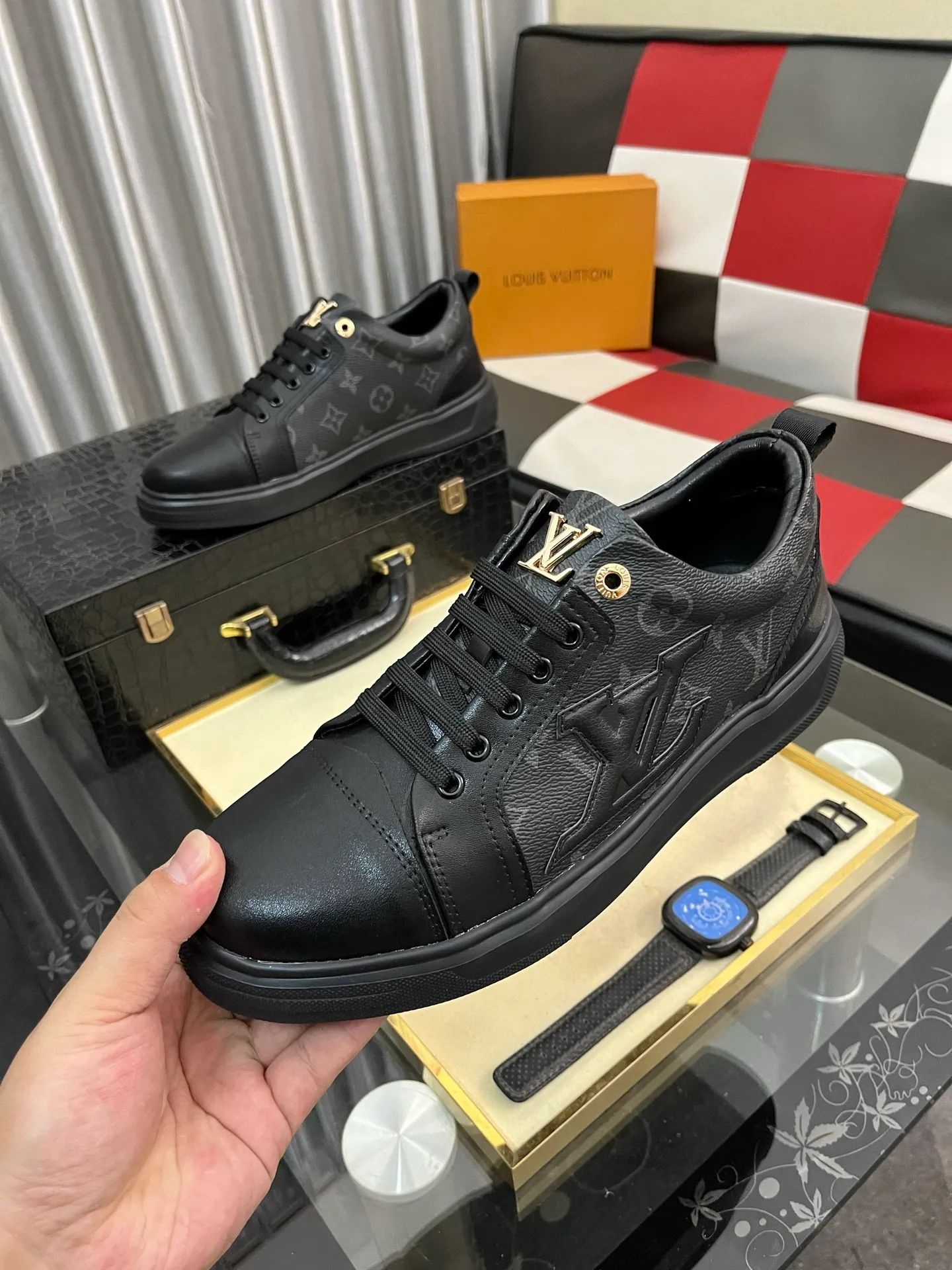 Men's shoes 💰400⌚️⌚️【LOUIS VUITTON】Same style as Louis Vuitton* official website 🚹Men's high-top casual shoes❤️Same style as popular celebrities and big names ~ Best-selling at home and abroad Lv focuses on the checkerboard series...Imported first-layer cowhide with special fabrics➕Full sheep leather lining➕Brand-specific hollow outsole💎Number: 38-443️⃣Colors available